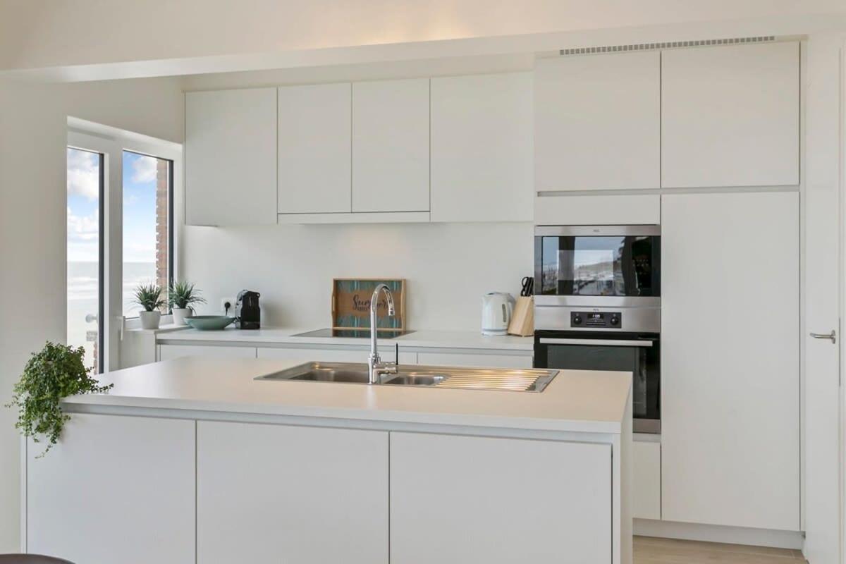 Huswell - Majestic Apartment With Breathtaking Sea View De Haan Exterior photo